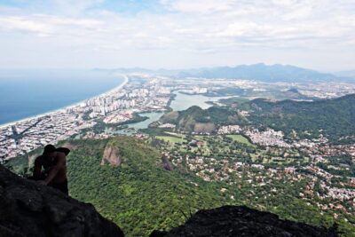 Escalada En Pedra Da Gávea: Desafía Las Alturas En Una De Las Montañas Más Grandes De Brasil