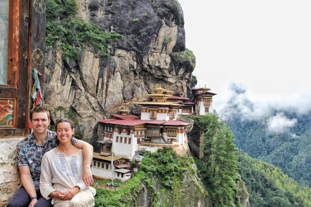 el-nido-del-tigre-un-impresionante-monasterio-budista-en-but-n