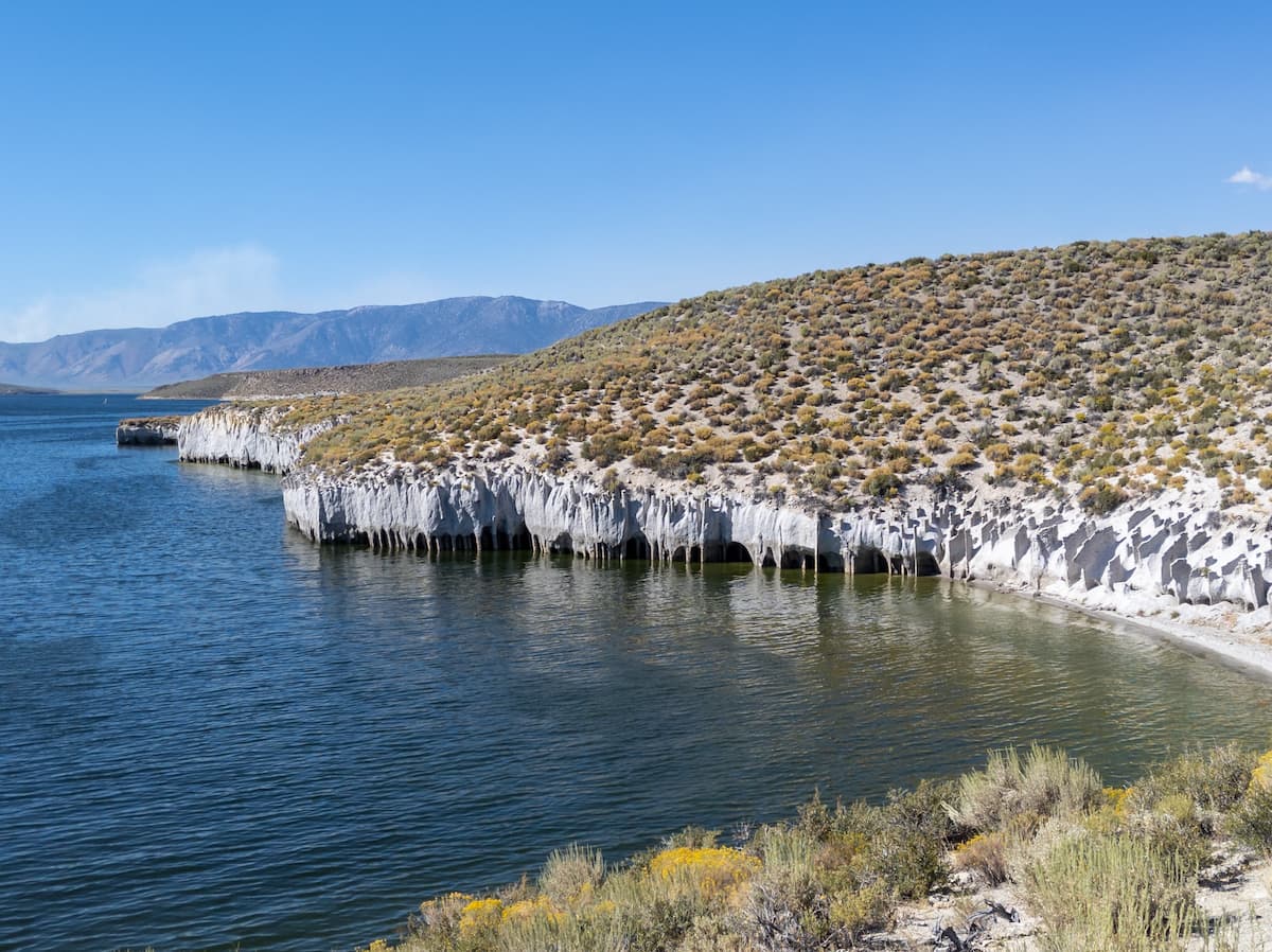 columnas-del-lago-crowley-una-m-gica-maravilla-natural-de-california