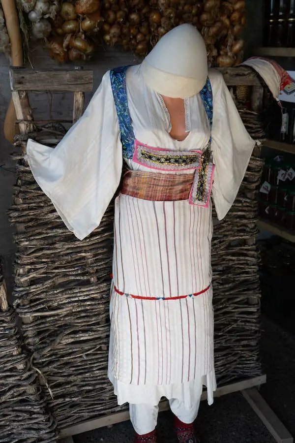traje tradicional albanés, uno de los mejores recuerdos albaneses