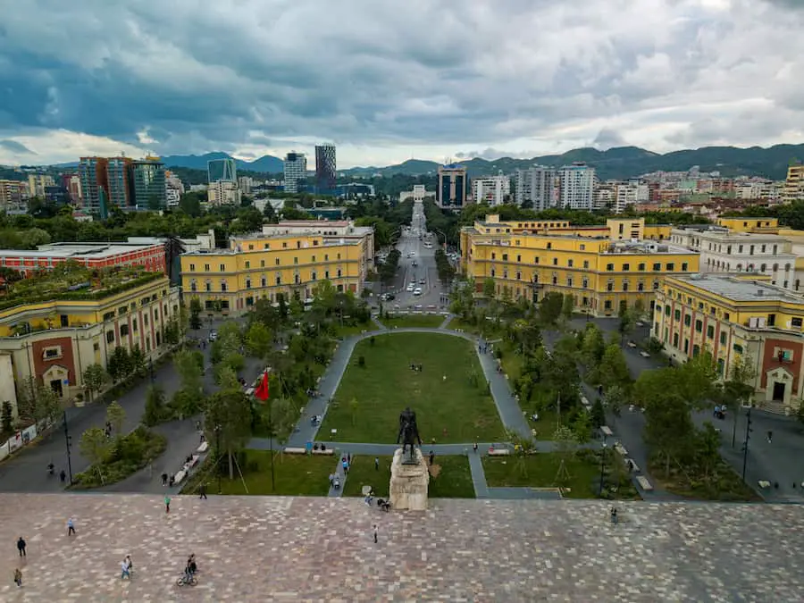 El mejor itinerario para Albania, vista de Tirana, la capital de Albania
