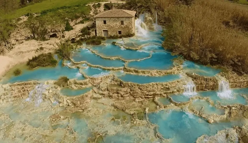 Cascate del Mulino: Preciosas aguas termales en Saturnia, Italia