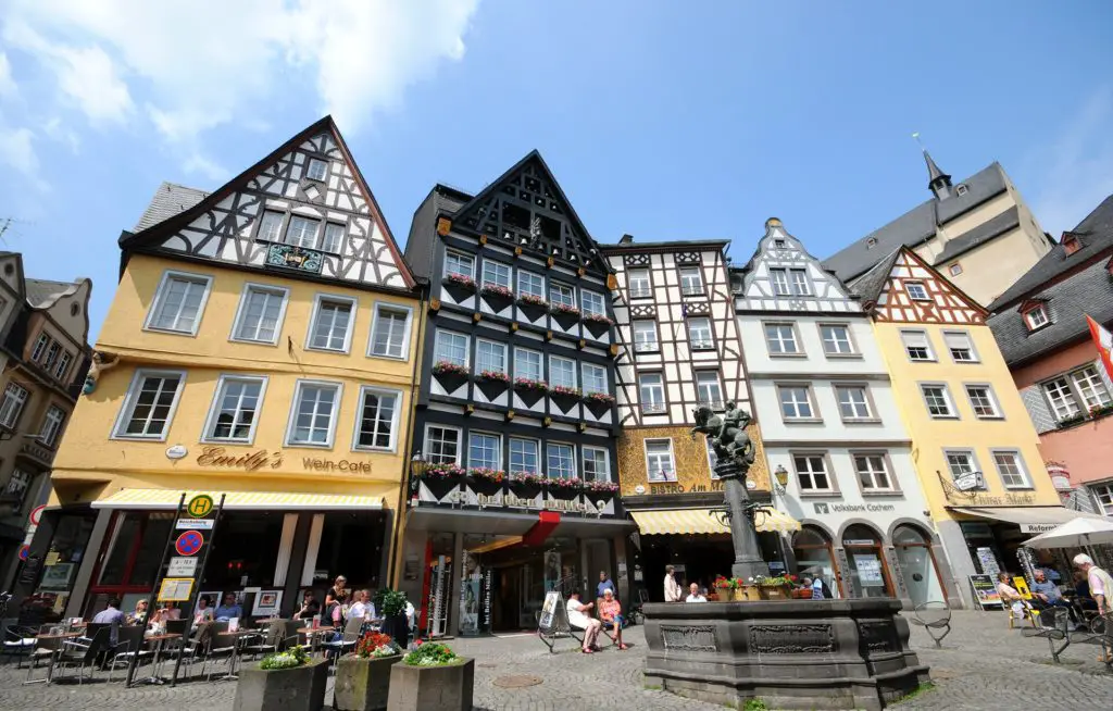 Descubre la encantadora ciudad medieval de Cochem en Alemania este 2023