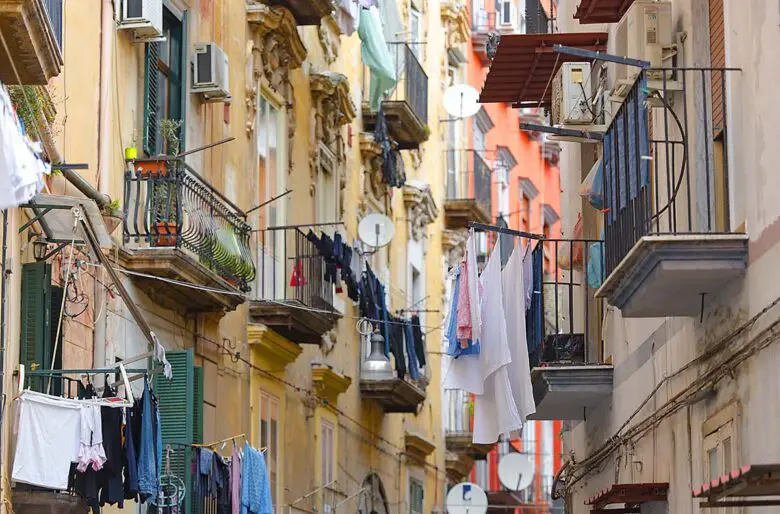 Toledo e Quartieri Spagnoli, dónde alojarse en Nápoles con poco dinero