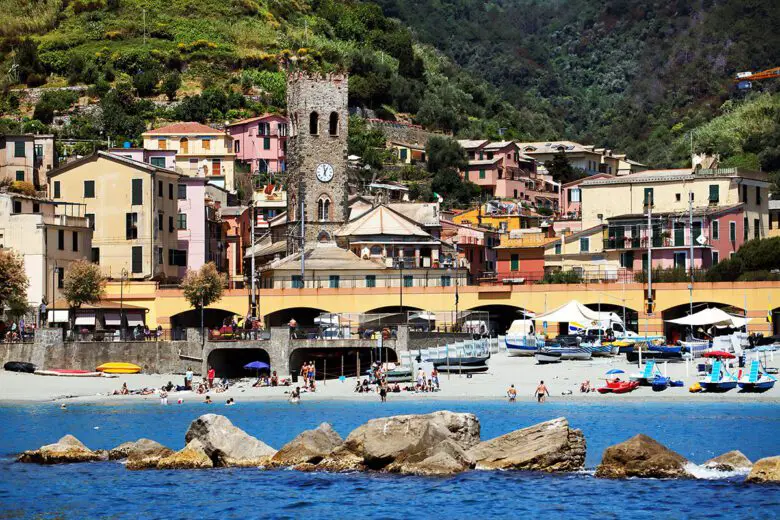 Alójate en Cinque Terre: En Monterosso también hay playas espectaculares. 