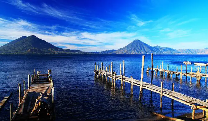 Con vistas al agua y las montañas del lago de Atitlán, Guatemala