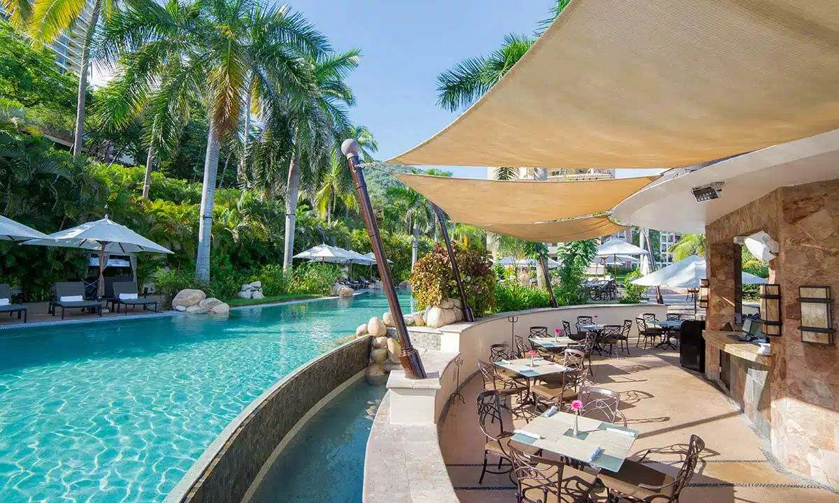 Destacada oferta culinaria de Garza Blanca Preserve bar piscina aquazul en garza blanca