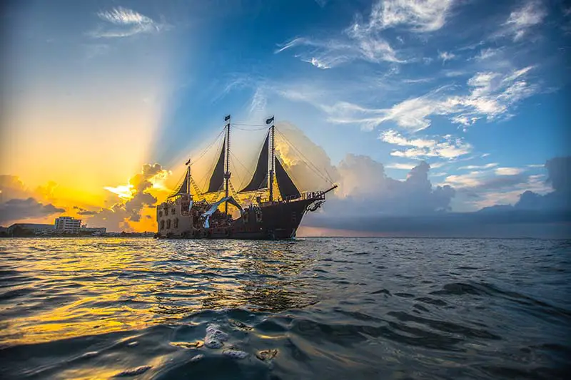 Barco pirata Jolly Roger en Cancún