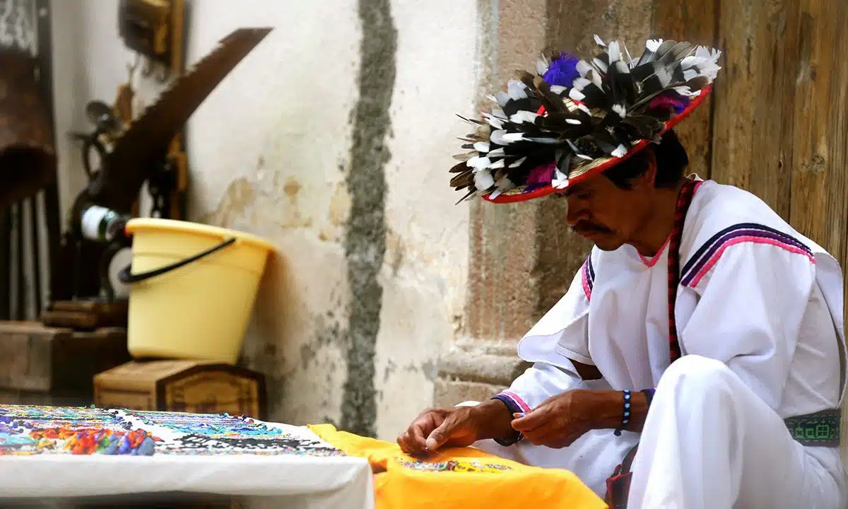 hombre huichol