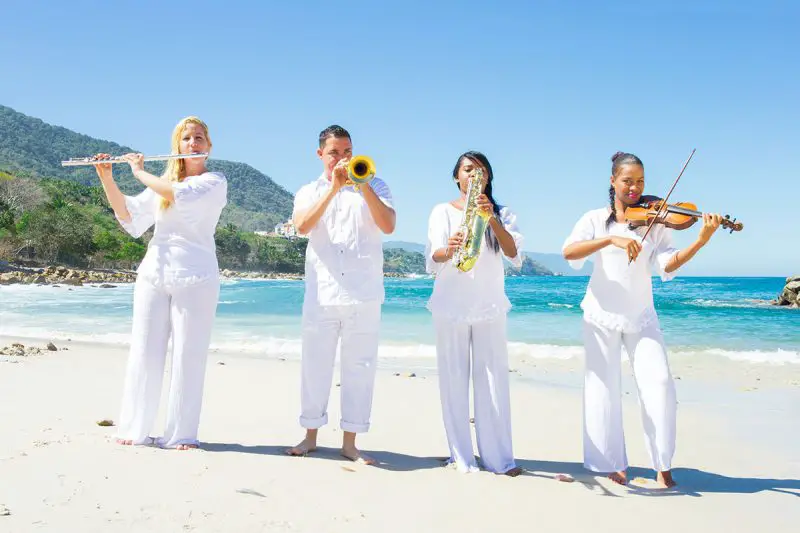 Experimenta la música en vivo en Garza Blanca Preserve de Puerto Vallarta