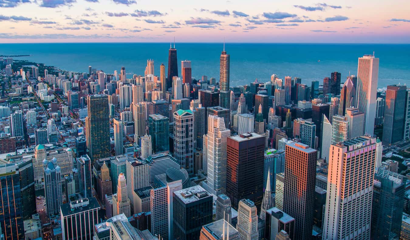 El imponente horizonte de Chicago y sus numerosos rascacielos