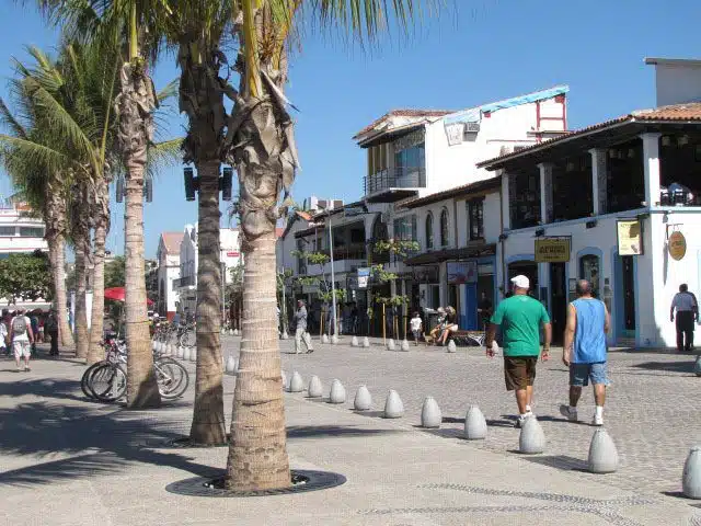 Malecón El renovado Malecón de Puerto Vallarta