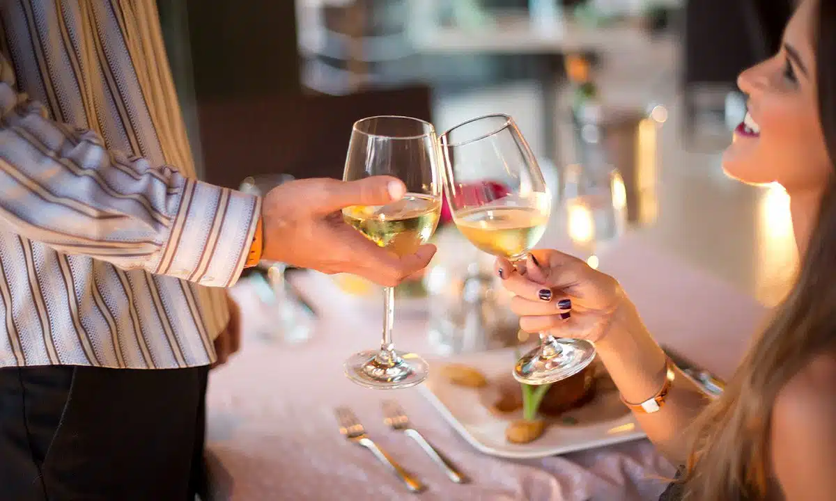 Pasar San Valentín en Cancún: Las mejores ideas cena romantica restaurante blanca blue