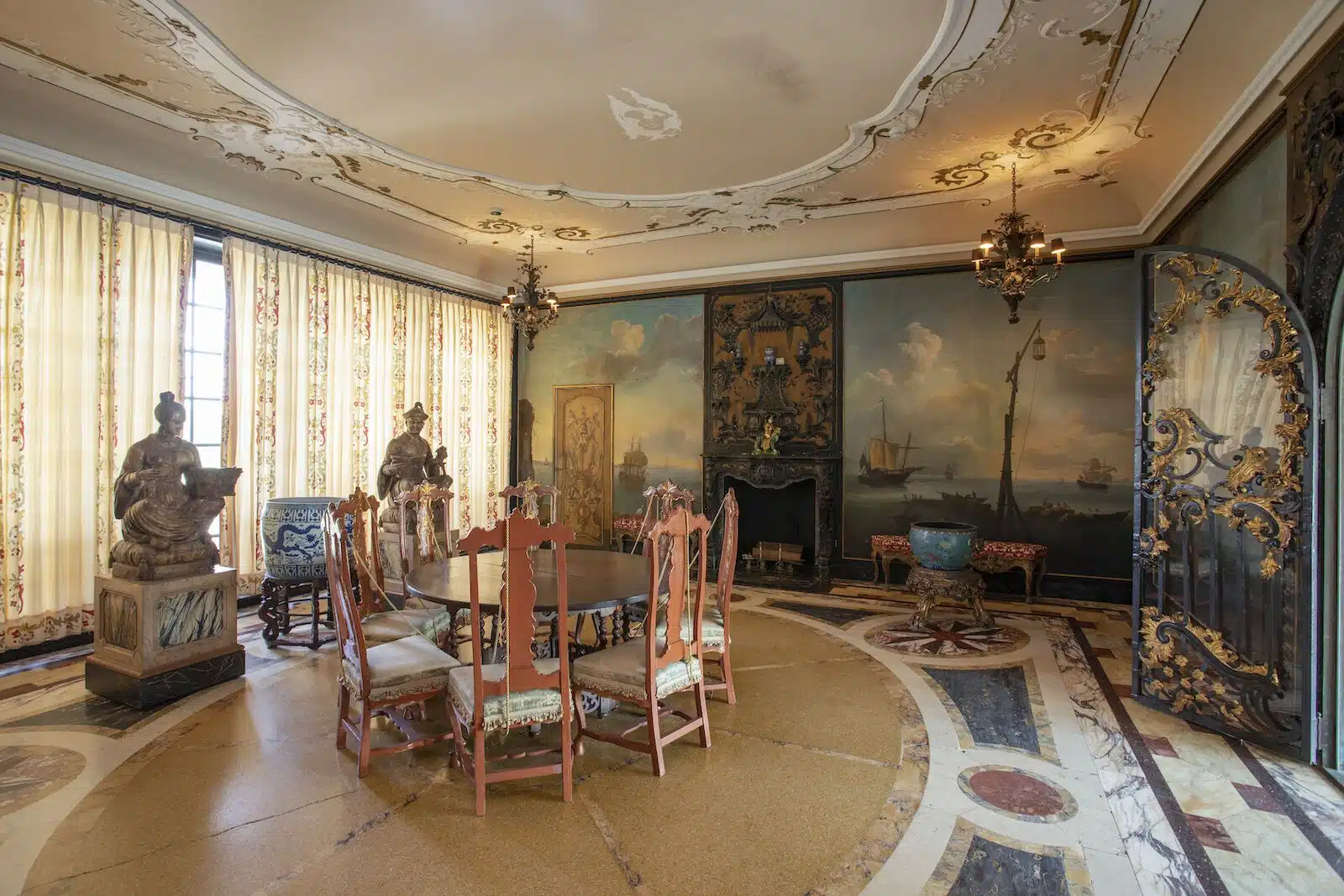 La Sala de Desayunos, decorada al estilo asiático, en el Museo de Vizcaya 