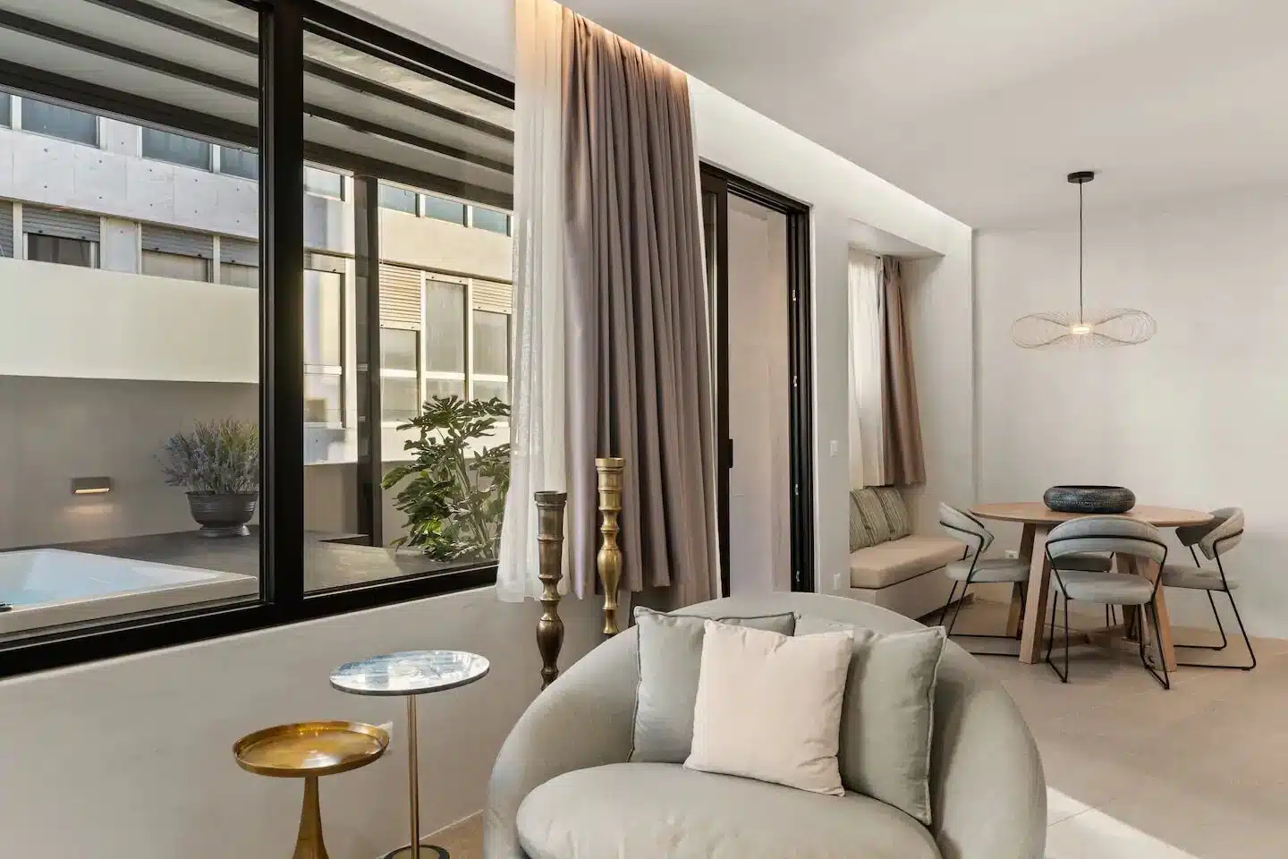 Estos Airbnbs de Atenas son una estancia única y acogedora en Grecia