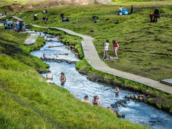 Reykjadalur, en Islandia, podría ser la fuente termal natural más bella