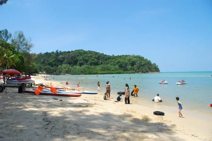 Playa de la Laguna Azul, Puerto Dickson, Malasia