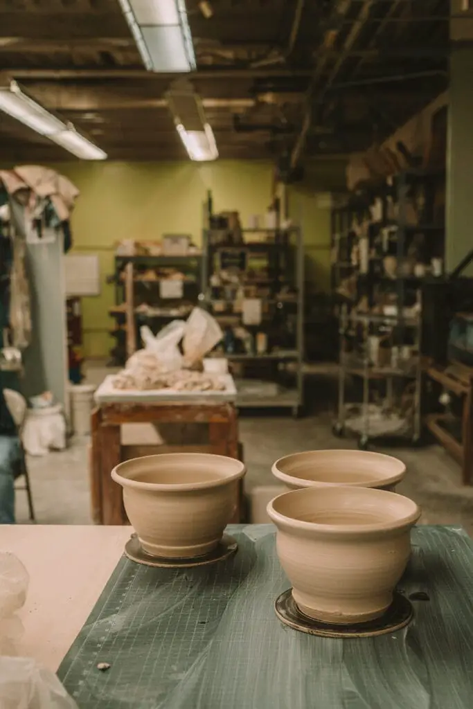 Área de cerámica en Curious Forge
