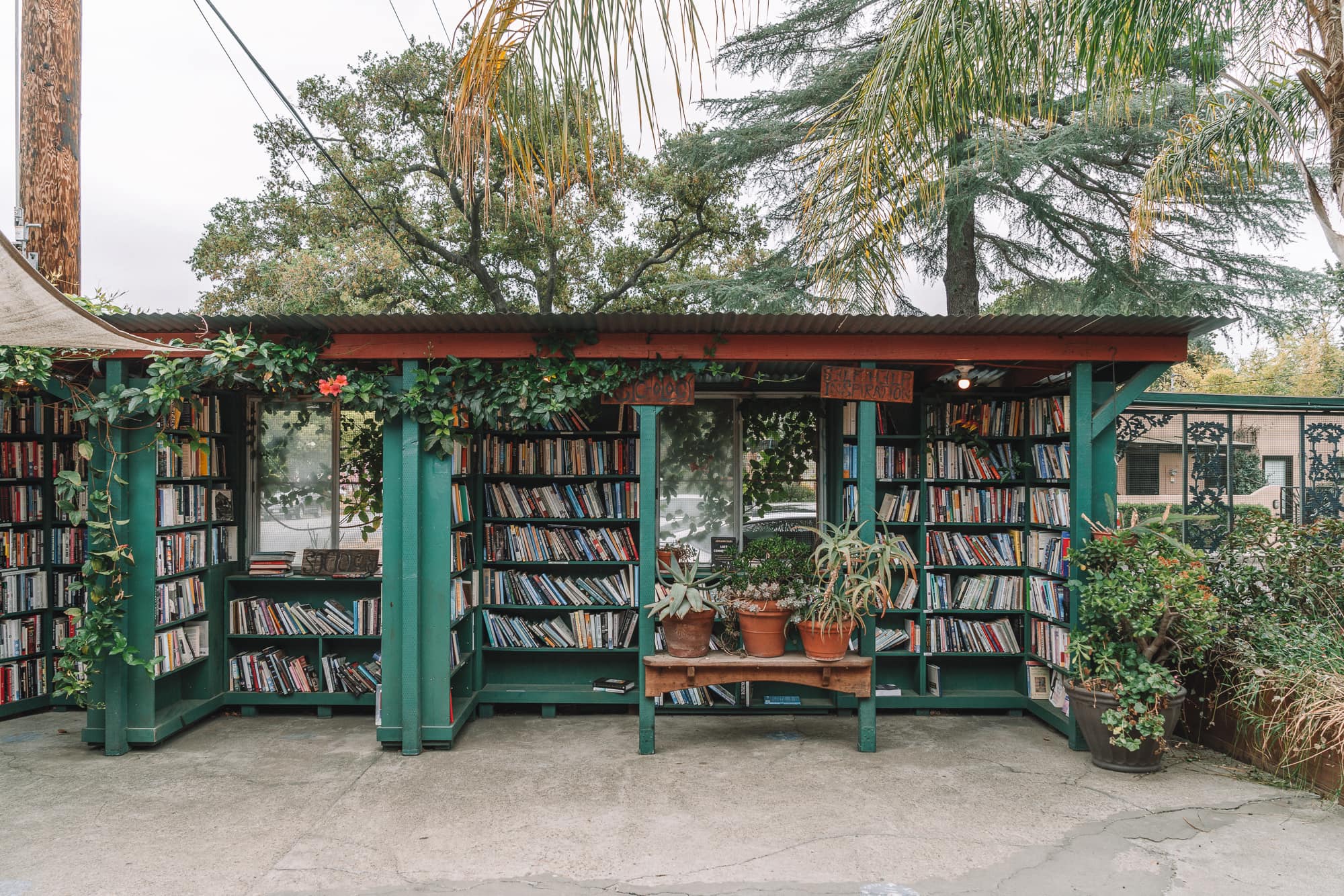 Barts Books en Ojai, California en primavera