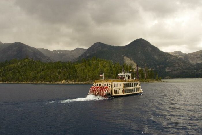 Paseo en barco por el lago Tahoe