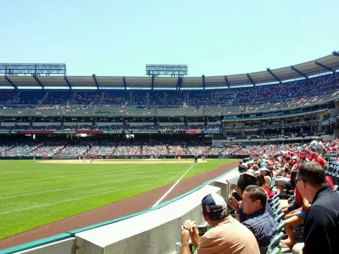 Angel Stadium en Anaheim foto vía Pixabay