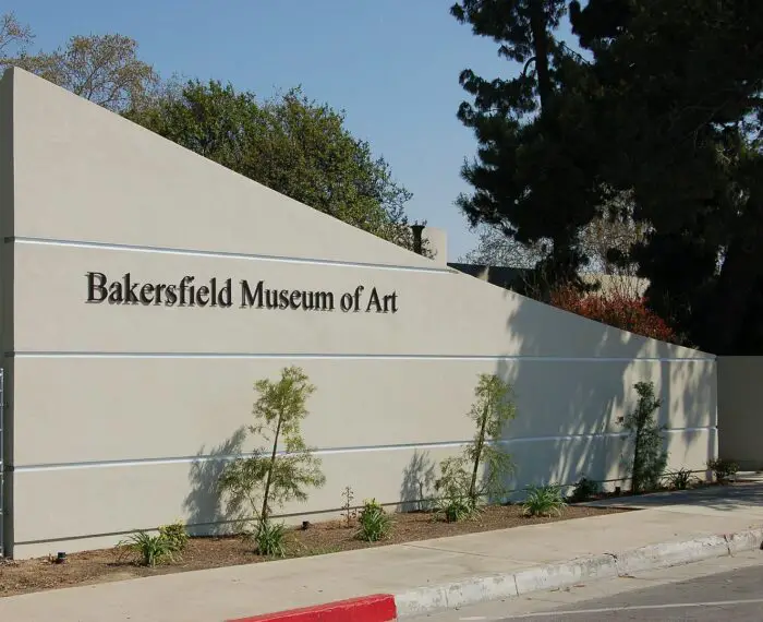 Museo de Arte de Bakersfield por Skyman9999 a través de Wikipedia cc