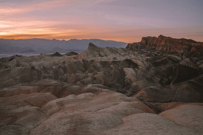 Zabriskie Point en Death Valley al atardecer