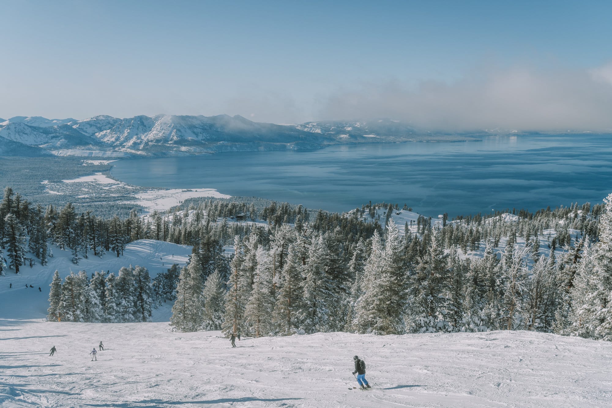 Vista desde la pista de esquí en Heavenly Mountain Resort - Guía de invierno de Lake Tahoe