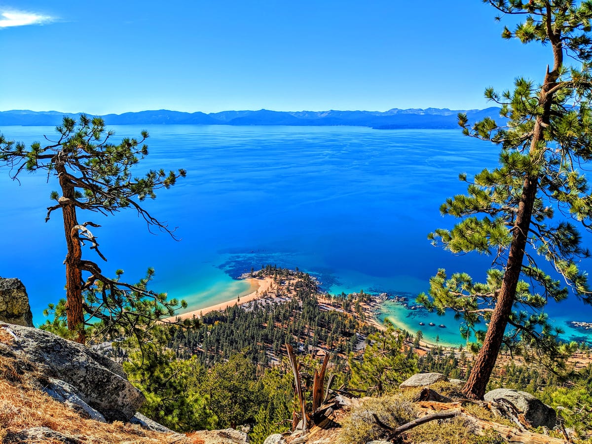 Vistas al Flume Trail desde el lago Tahoe