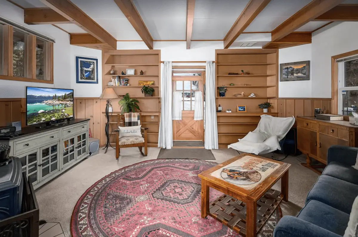 Acogedora sala de estar de Gingerbread Cottage en Lake Tahoe, California