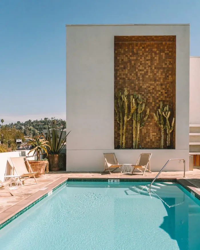 Silverlake Pool and Inn pool deck - Los mejores hoteles boutique en California