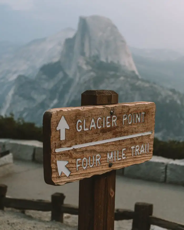 Señalización de Glacier Point en el Parque Nacional Yosemite