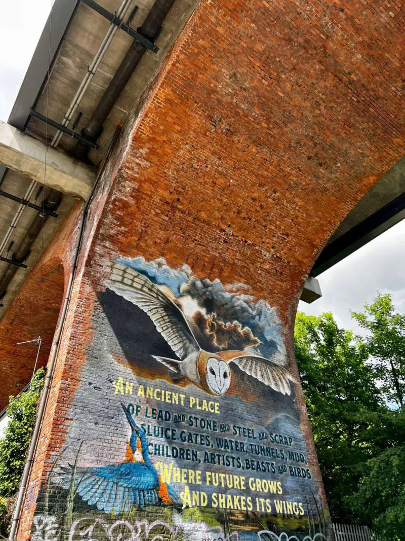 Ouseburn Newcastle street art de búho bajo el puente