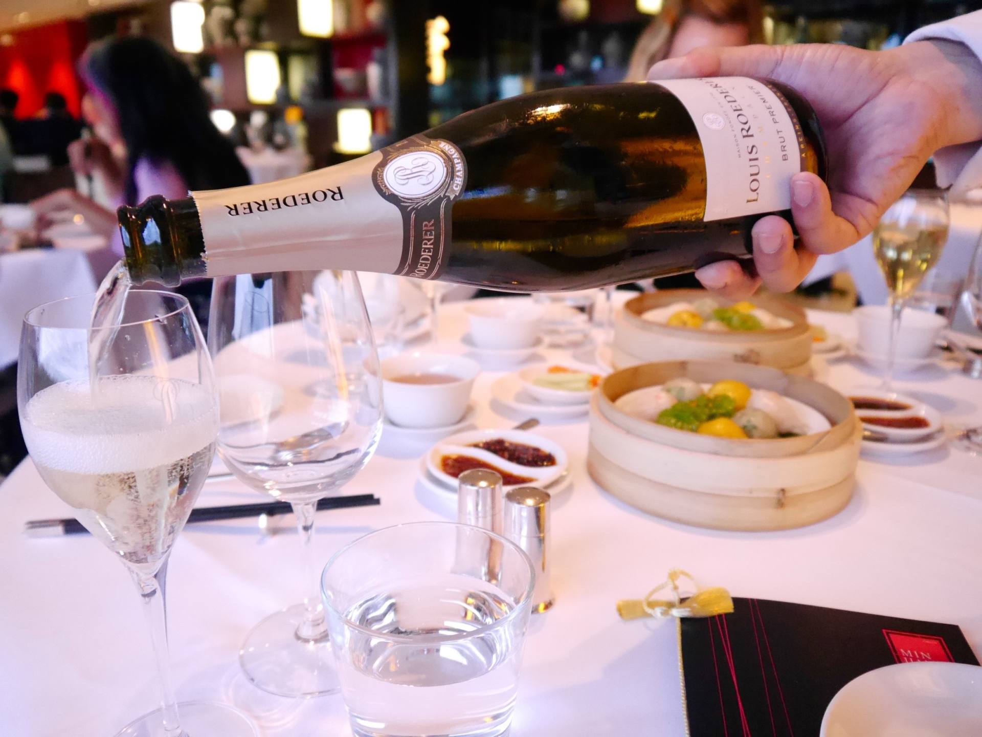 cosas que debe saber antes de visitar Londres - champán en Min Jiang