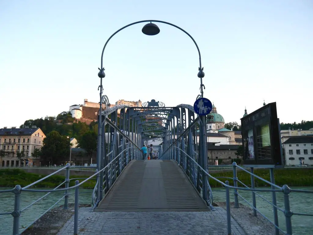puente-sobre-el-rio-salzburgo-sonidos-de-musica