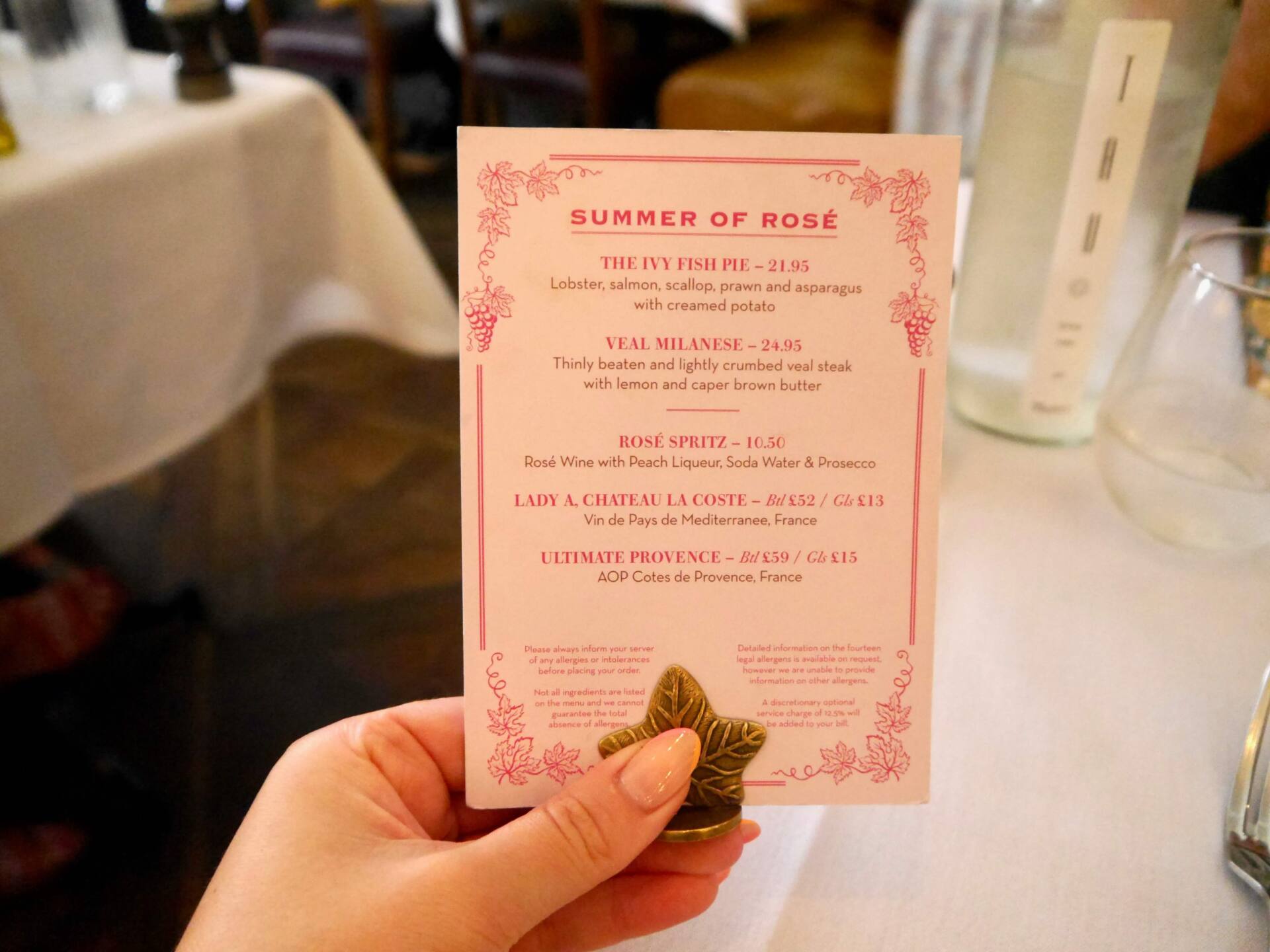 Cena de verano y rosas en el Ivy York St Helen's Square