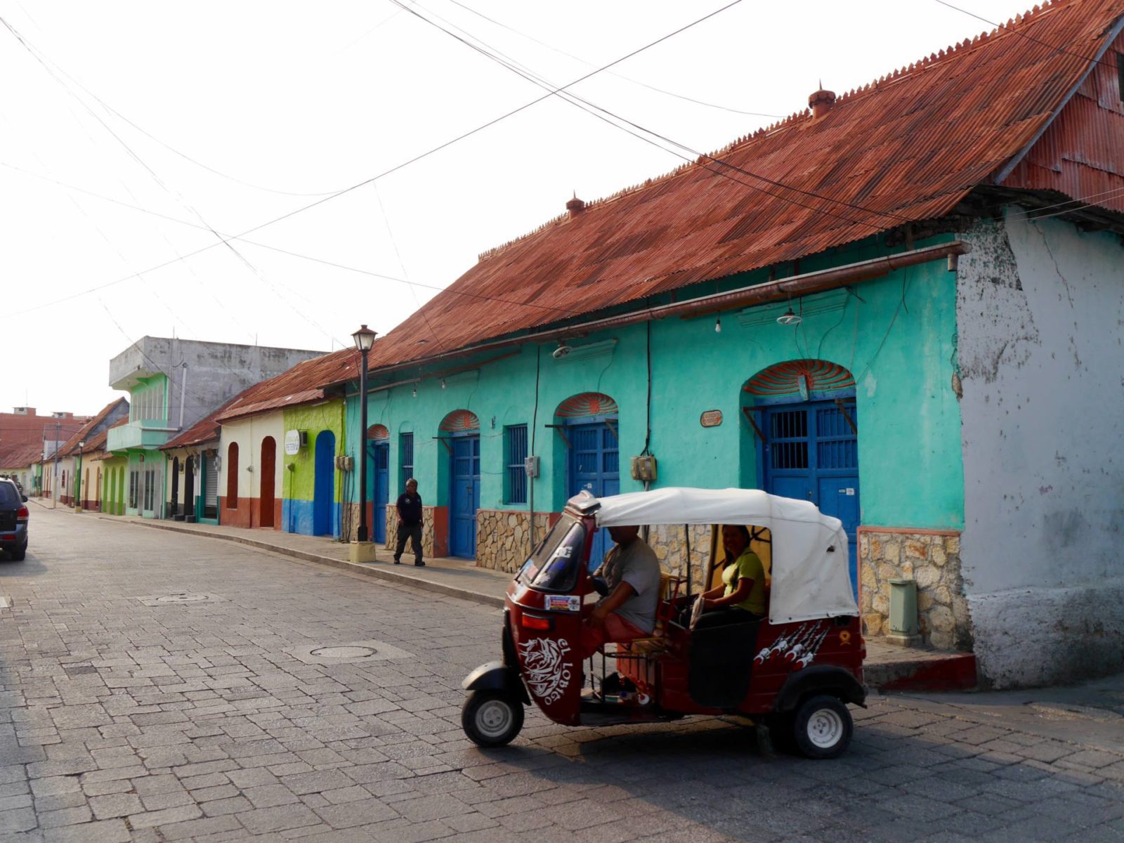 isla-de-flores-guatemala-tuktuk