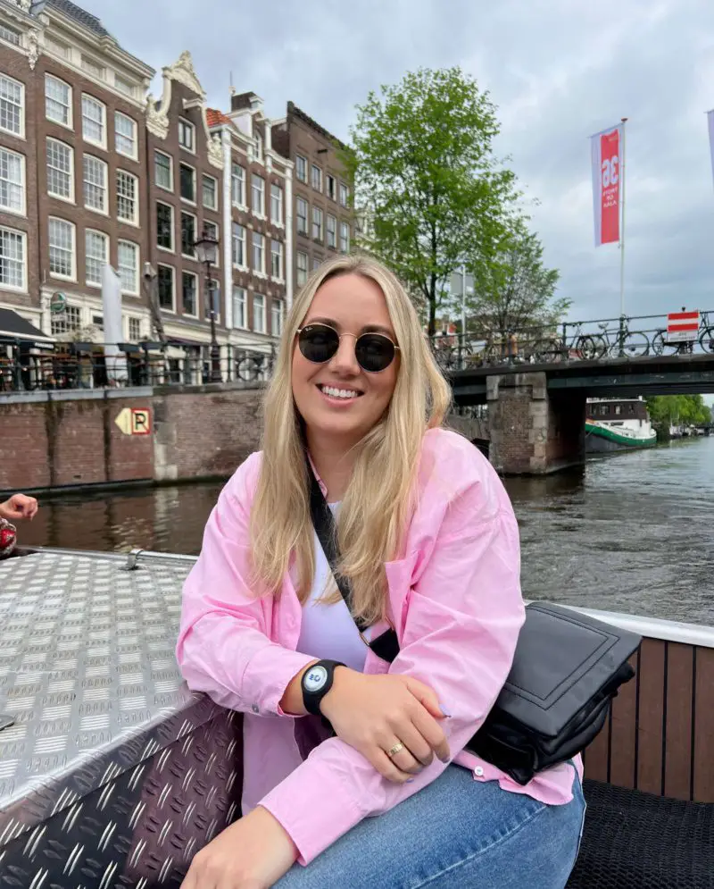El Travelista a bordo del crucero por los canales de Ámsterdam