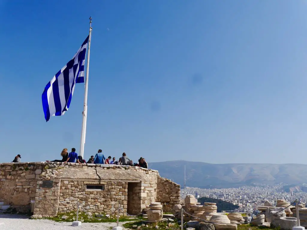 acropolis-atenas-bandera-griega