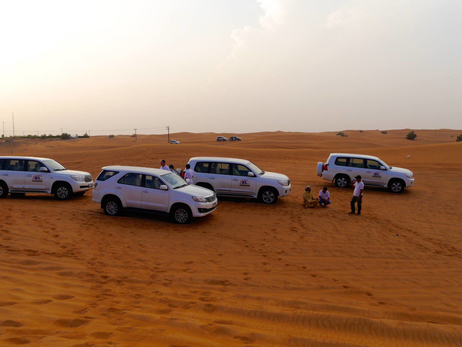 dubai-desierto-sand-dune-bashing-jeeps