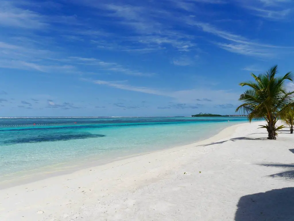 cuatro-estaciones-kuda-huraa-maldivas-playa