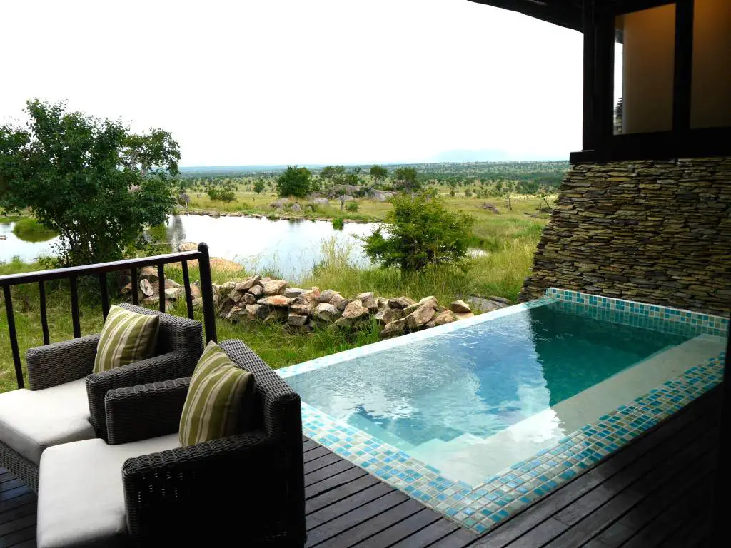 cuatro-estaciones-serengeti-tanzania-villa-piscina