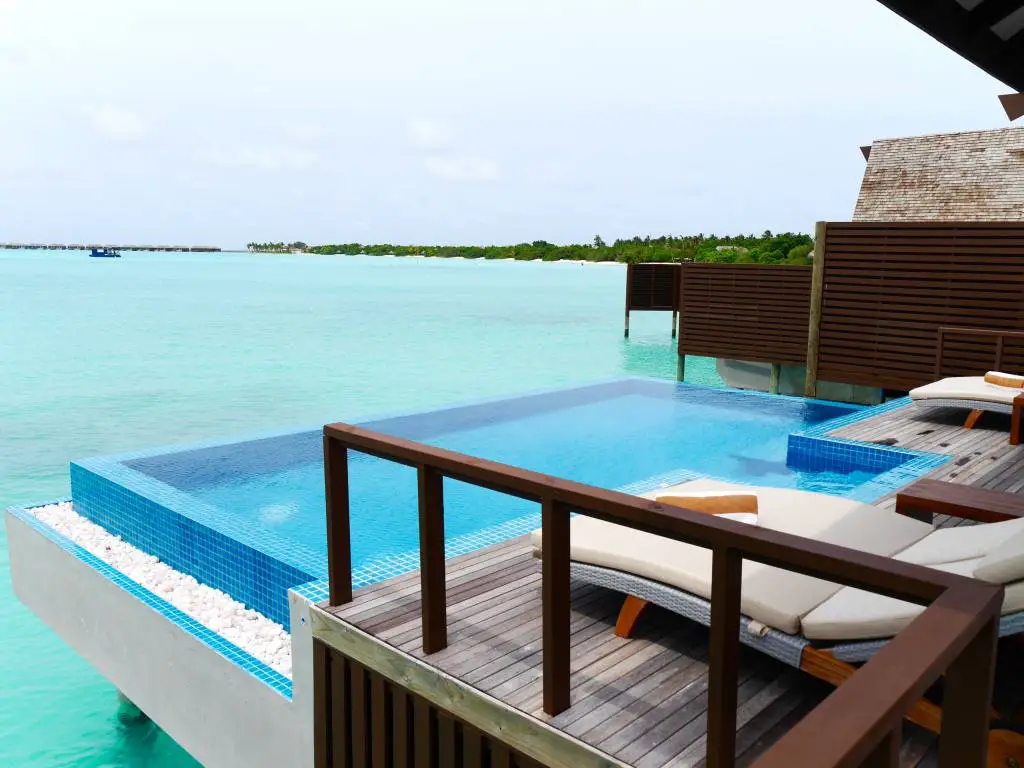 retiro-resort-spa-maldivas-agua-villa-piscina