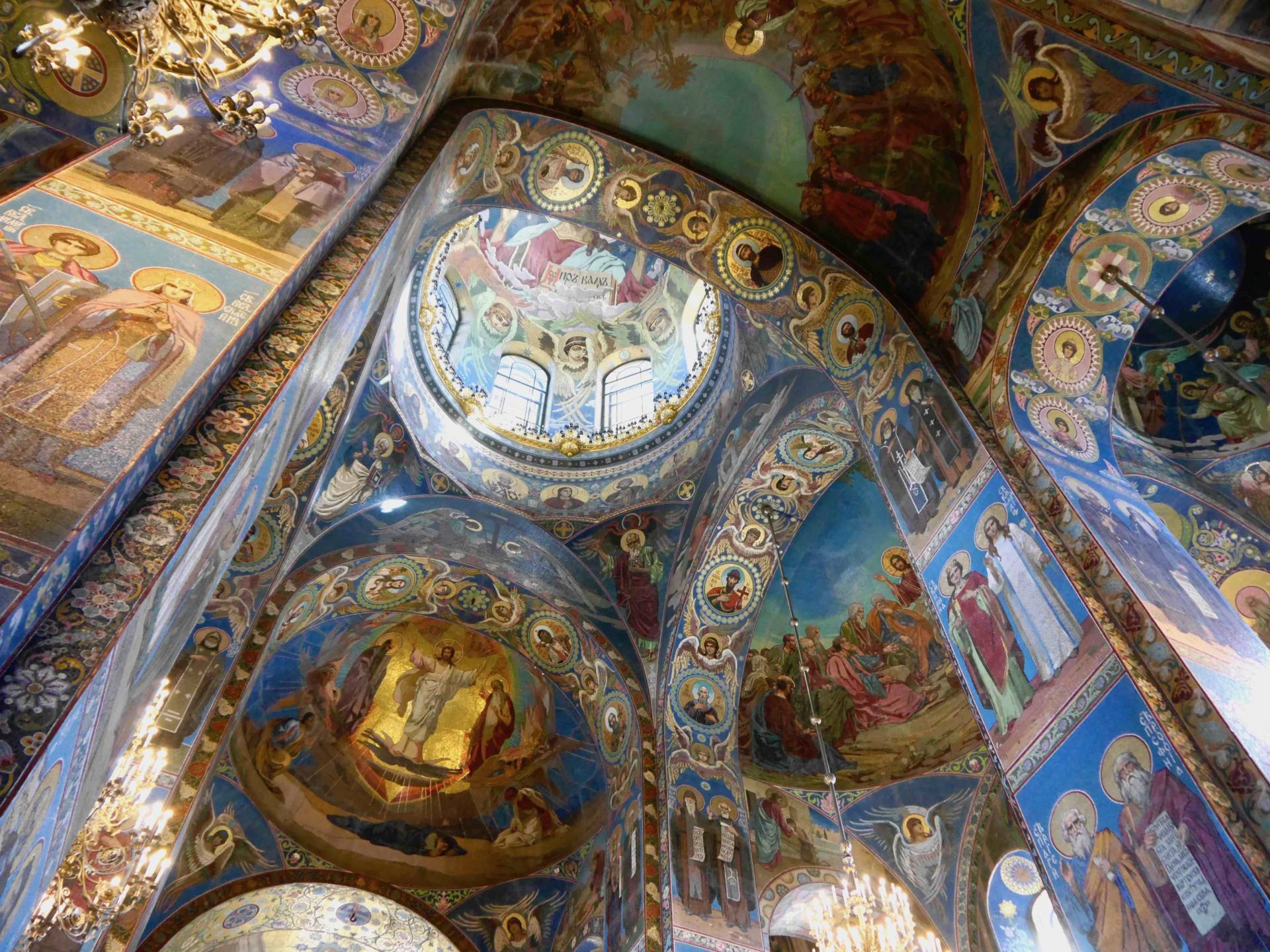 Qué hacer en San Petersburgo | Iglesia del Salvador sobre la Sangre Derramada | techo y murales