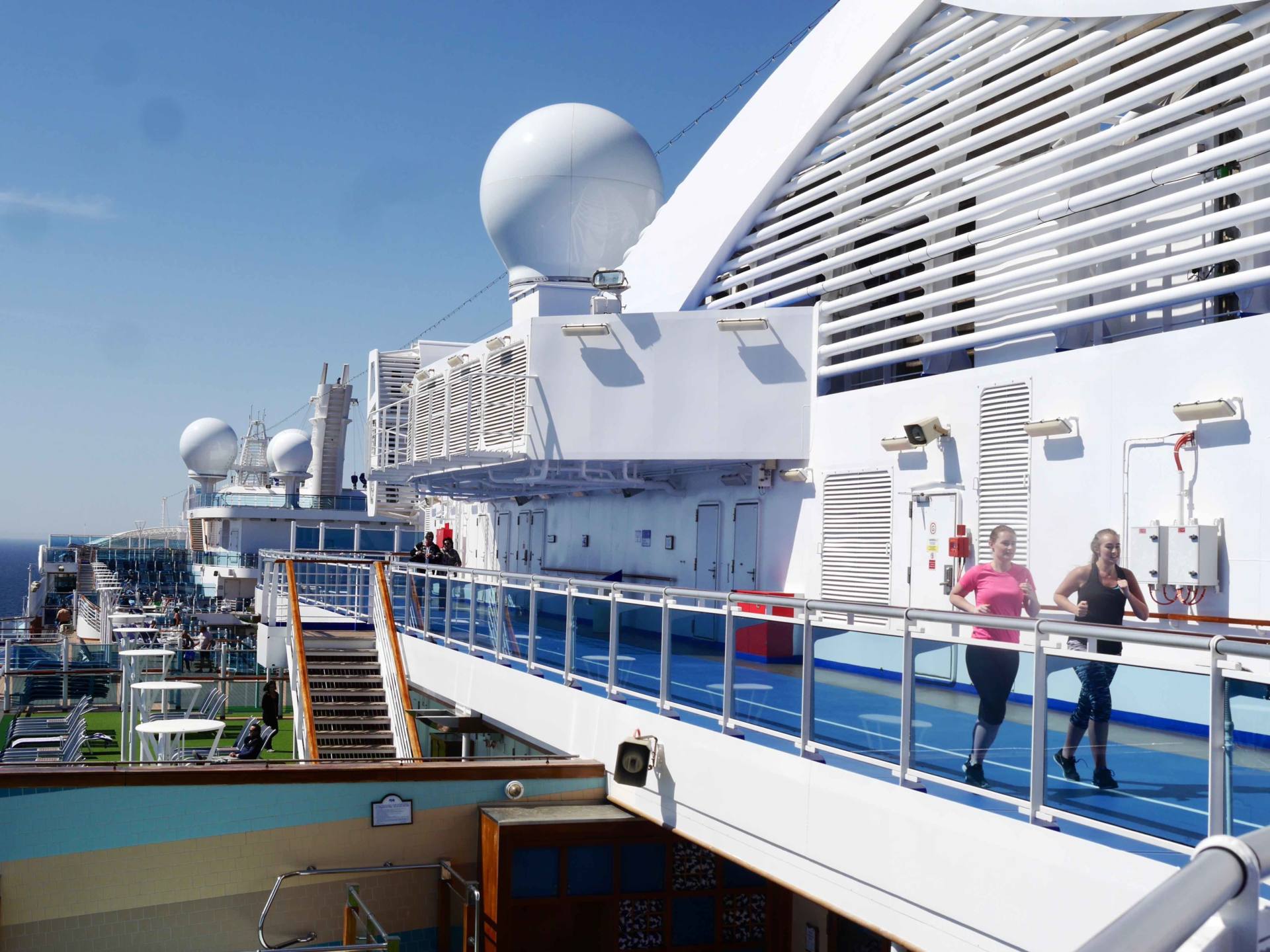 Regal Princess Cruise Ship - Pista de carreras de la cubierta superior