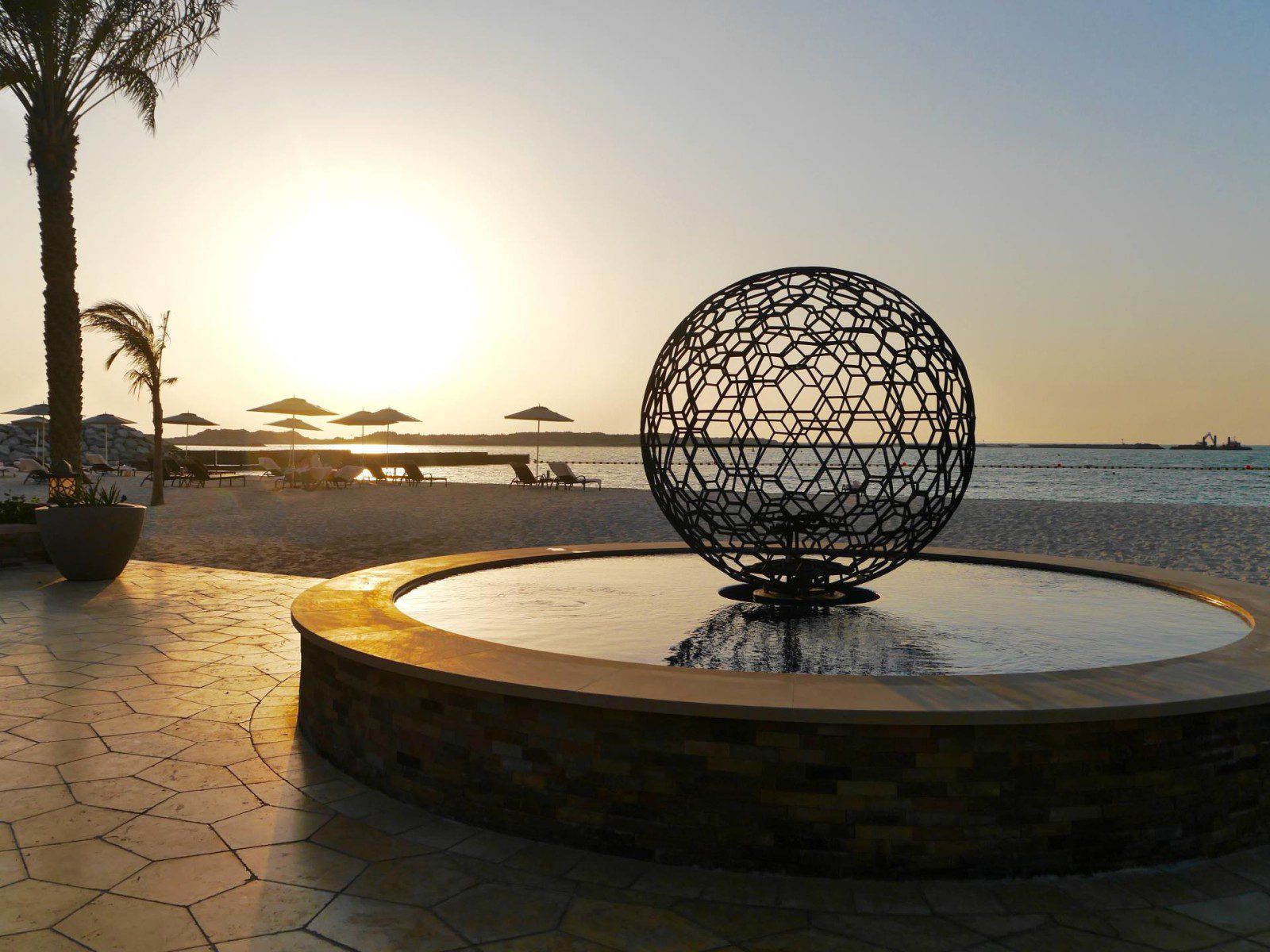 cuatro-estaciones-dubai-spa-escultura-puesta de sol