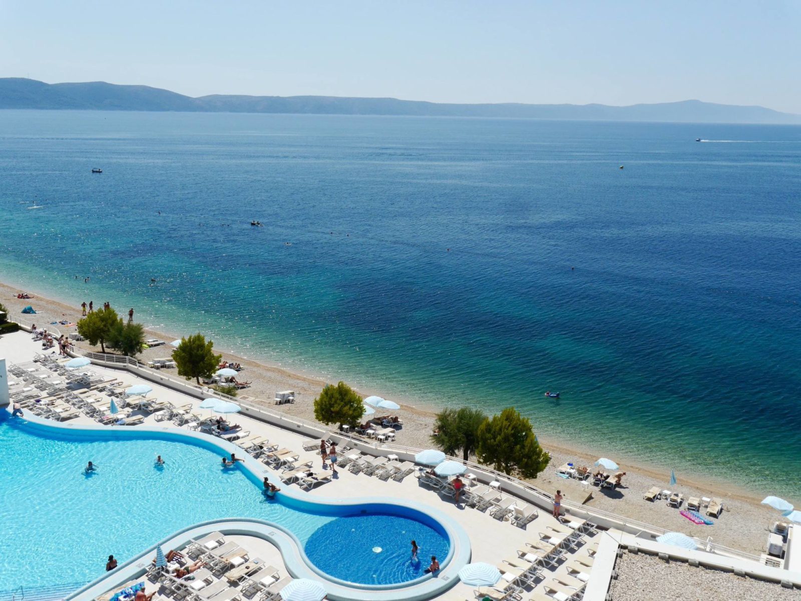 sensimar-adriatic-beach-resort-igrane-croacia-piscina