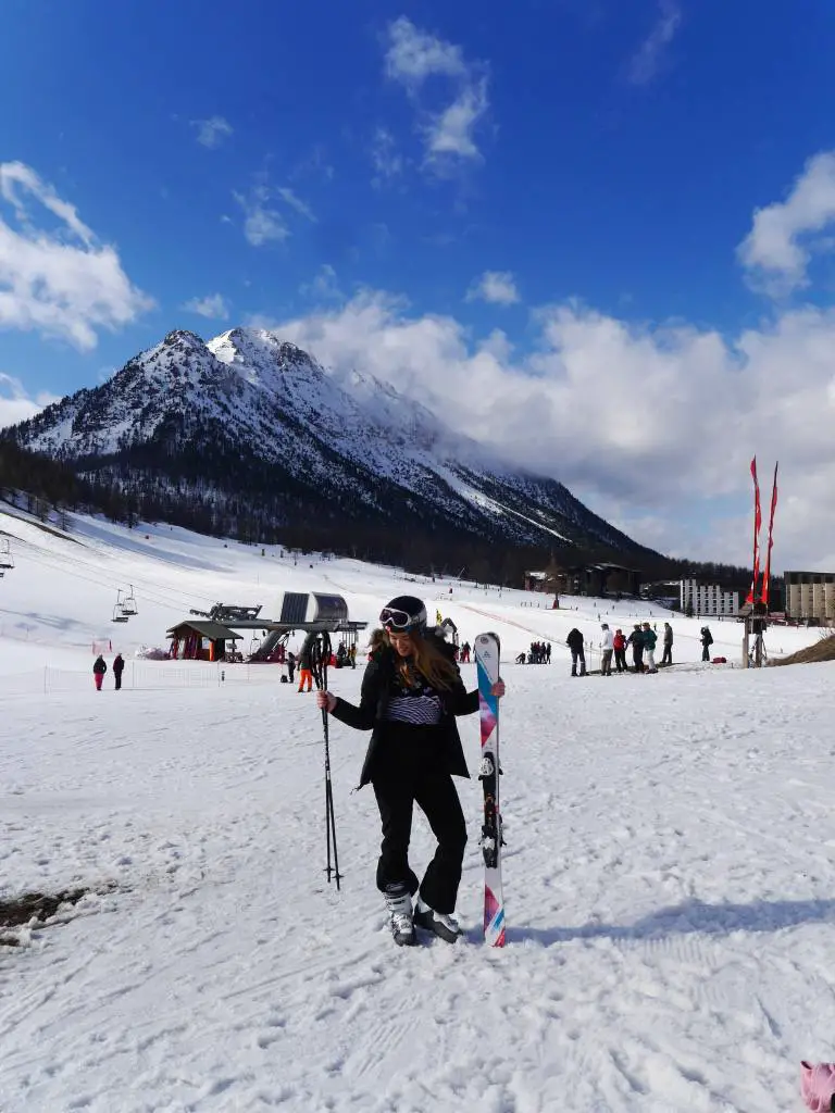 the-travelista-blog-jess-gibson-skiing-montgenevre4