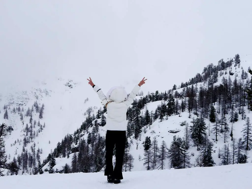 the-travelista-blog-jess-gibson-skiing-montgenevre
