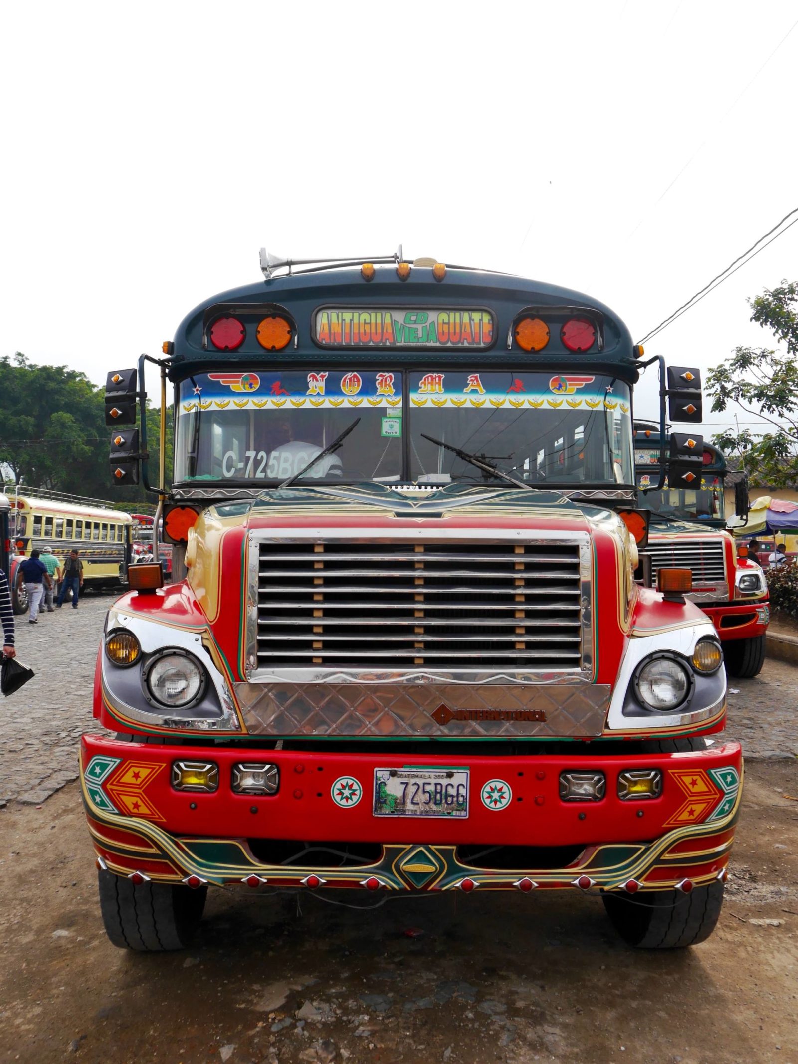 antigua-guatemala-pollo-bus